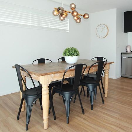 Villa 3 - Sunny Brand New House Wanaka Esterno foto