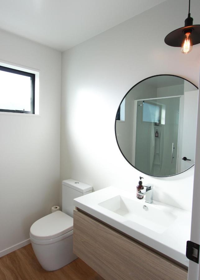 Villa 3 - Sunny Brand New House Wanaka Esterno foto