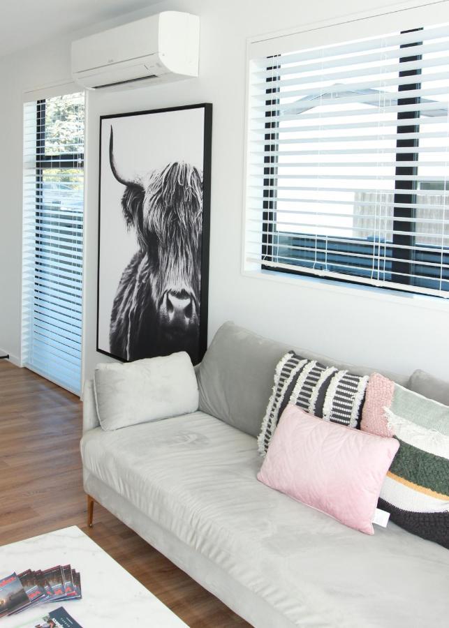 Villa 3 - Sunny Brand New House Wanaka Esterno foto