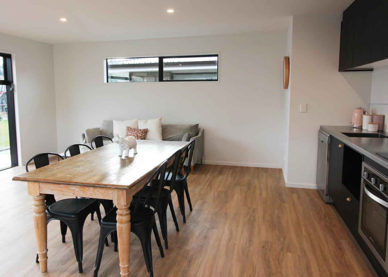 Villa 3 - Sunny Brand New House Wanaka Esterno foto