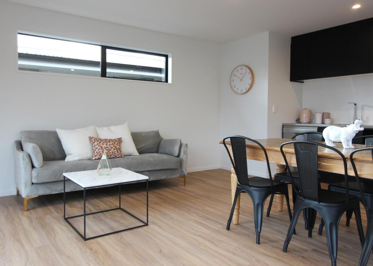 Villa 3 - Sunny Brand New House Wanaka Esterno foto